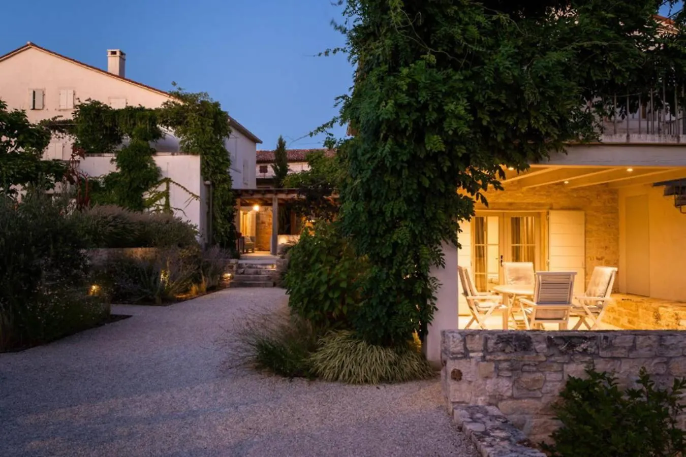 Villa Charlotte For 14 Persons With 73M2 Pool In Central Istria - Daily Housekeeping & Breakfast Service