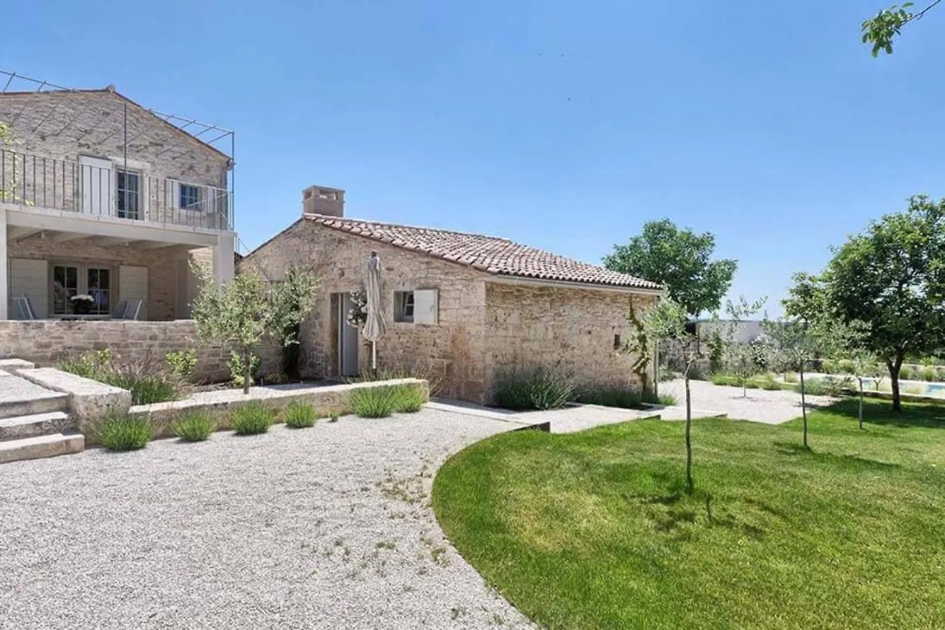Villa Charlotte For 14 Persons With 73M2 Pool In Central Istria - Daily Housekeeping & Breakfast Service